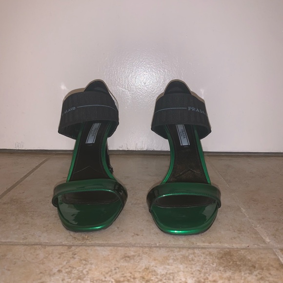 Prada heels - Picture 5 of 8